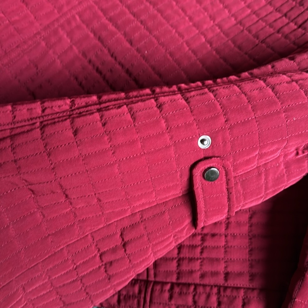 PORTRAIT - maroon jacket - Picture 7 of 7
